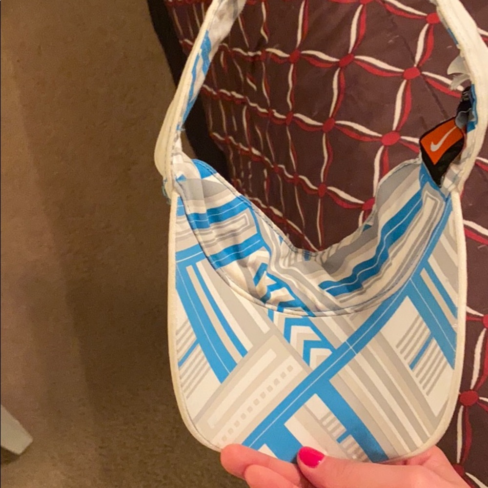 Nike visor - Picture 2 of 2